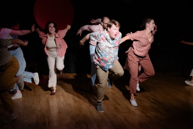 We had some amazing performances by Mad Cat Swing this year at Lindy Harvest!

Thank you to @krystalmoss for choreographing this solo jazz routine 💜 

Thank you to @tbirdkev for the photos 📸